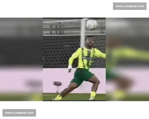 绿茵场上足球绝杀进球点燃全场激情瞬间传奇荣耀时刻震撼人心 - 副本 (2) 绿茵场上足球绝杀进球点燃全场激情瞬间传奇荣耀时刻震撼人心 - 副本 (2)